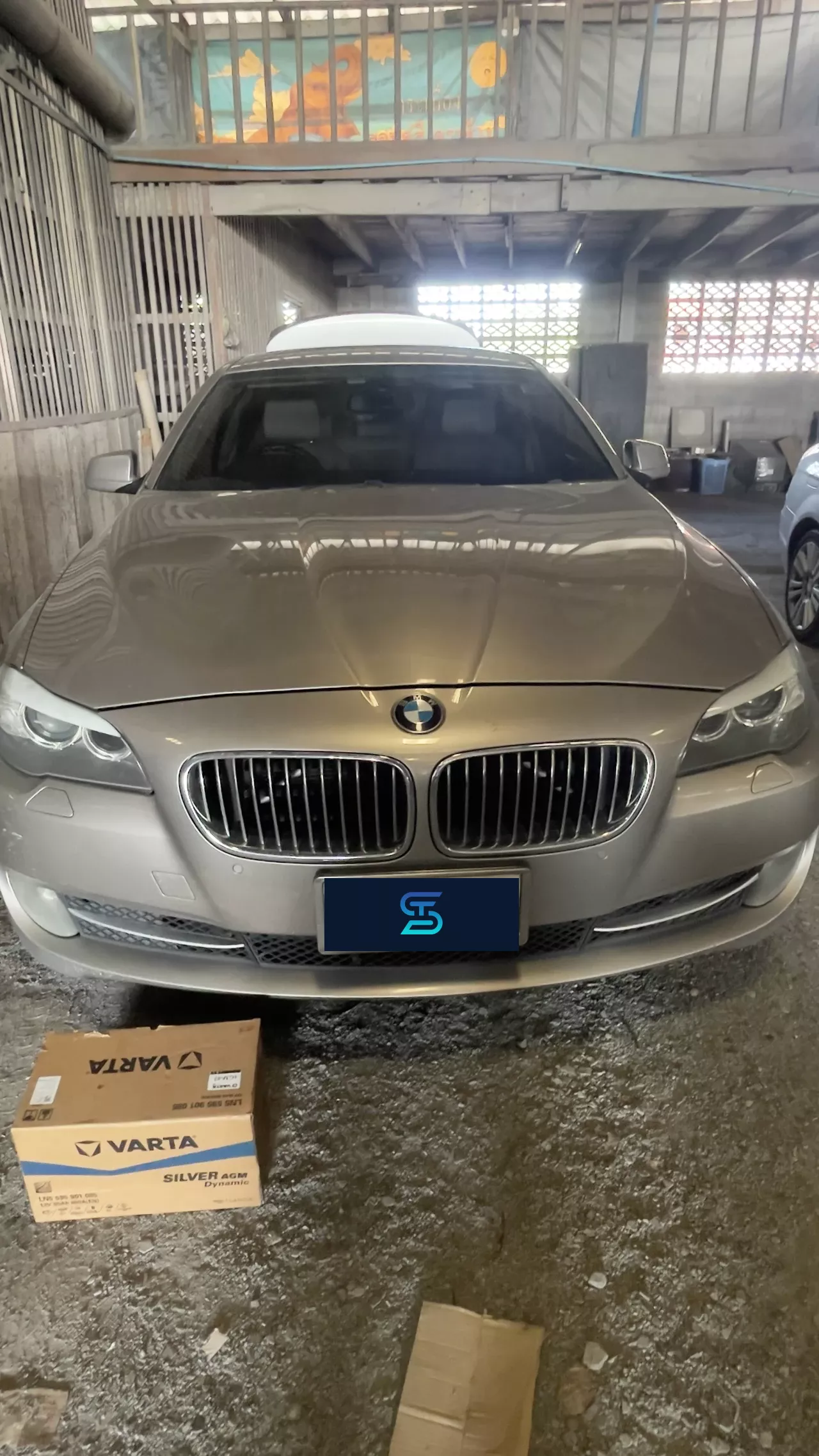 ติดตั้งแบตเตอรี่ VARTA AGM 595 901 085 LN5 Series 5 520d, 523i, 525d, 528i (F10) (ปี 2010 - 2017) (2010-2017) ชัยรุ่งเรืองค้าไม้ บางละมุง เอส.ที.แบตเตอรี่ ศรีราชา ชลบุรี