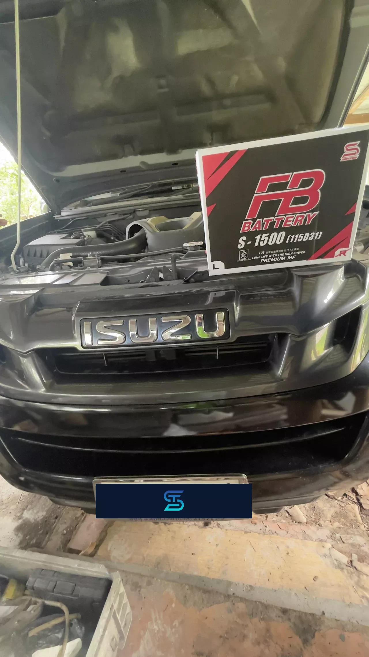 ติดตั้งแบตเตอรี่ FB S1500R ISUZU D-Max 2.5, 3.0 ดีเซล (ปี 2005 - 2007) [โฉมไฟสองชั้น] (2005-2007) บางพระ เอส.ที.แบตเตอรี่ ศรีราชา ชลบุรี