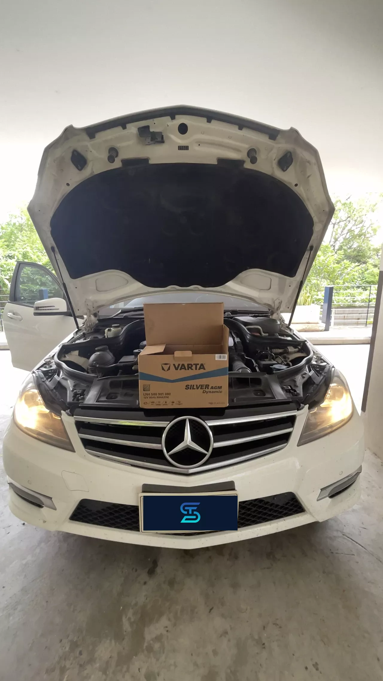 ติดตั้งแบตเตอรี่ VARTA AGM 580 901 080 LN4 MERCEDES-BENZ C-Class C180, C200, C250 (W204) 1.6, 1.8 (ปี 2008 - 2014) (2008-2014) กรีนเลค คอนโด เอส.ที.แบตเตอรี่ ศรีราชา ชลบุรี
