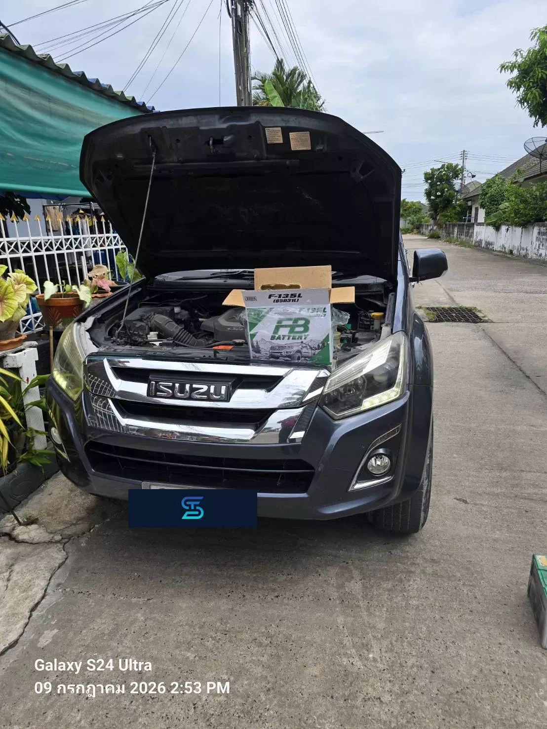 ติดตั้งแบตเตอรี่ FB F135L ISUZU D-Max 2.5, 3.0 ดีเซล (ปี 2005 - 2007) [โฉมไฟสองชั้น] (2005-2007) เครือสหพัฒน์ เอส.ที.แบตเตอรี่ ศรีราชา ชลบุรี