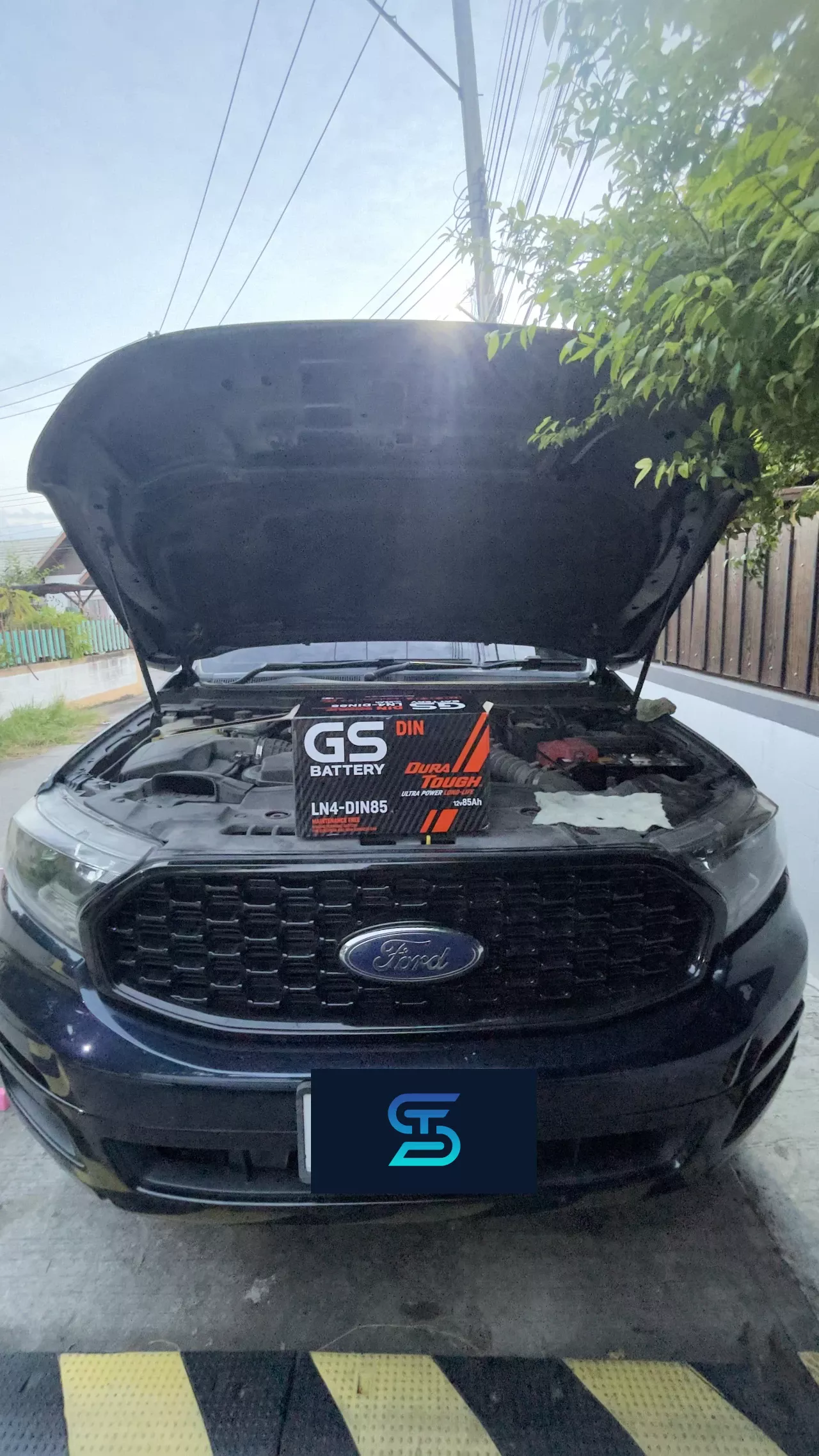 ติดตั้งแบตเตอรี่ GS DIN85 LN4 FORD Everest 2.2, 3.2 (ปี 2015 - 2021) [Next Gen - ขั้วจม] (2015-2021) ศรีราชา เอส.ที.แบตเตอรี่ ศรีราชา ชลบุรี