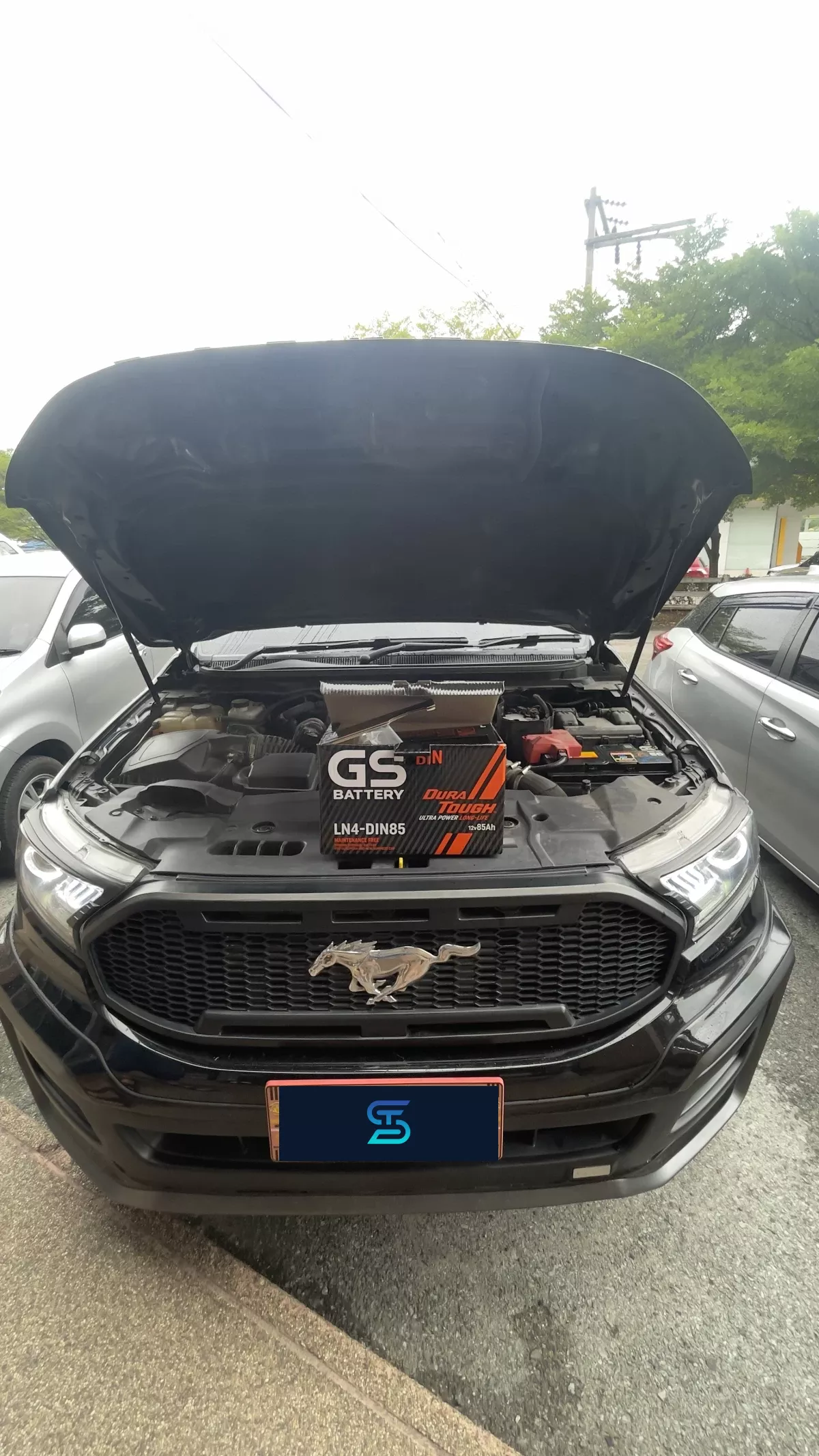 ติดตั้งแบตเตอรี่ GS DIN85 LN4 รถ FORD Everest 2.2, 3.2 (ปี 2015 - 2021) [Next Gen - ขั้วจม] ที่ ศรีราชา โดย เอส.ที.แบตเตอรี่ ศรีราชา ชลบุรี