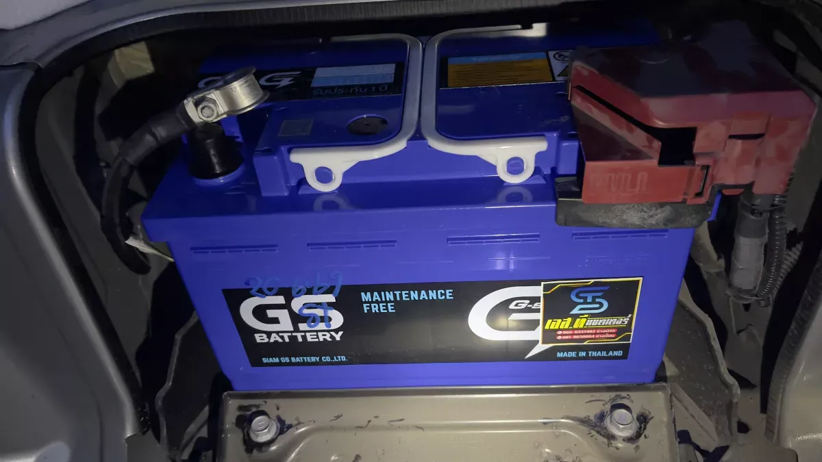 ติดตั้งแบตเตอรี่ GS G-LN3 รถ TOYOTA Commuter 2.8 ที่ ปตท.ดาราสมุทร โดย เอส.ที.แบตเตอรี่ ศรีราชา ชลบุรี