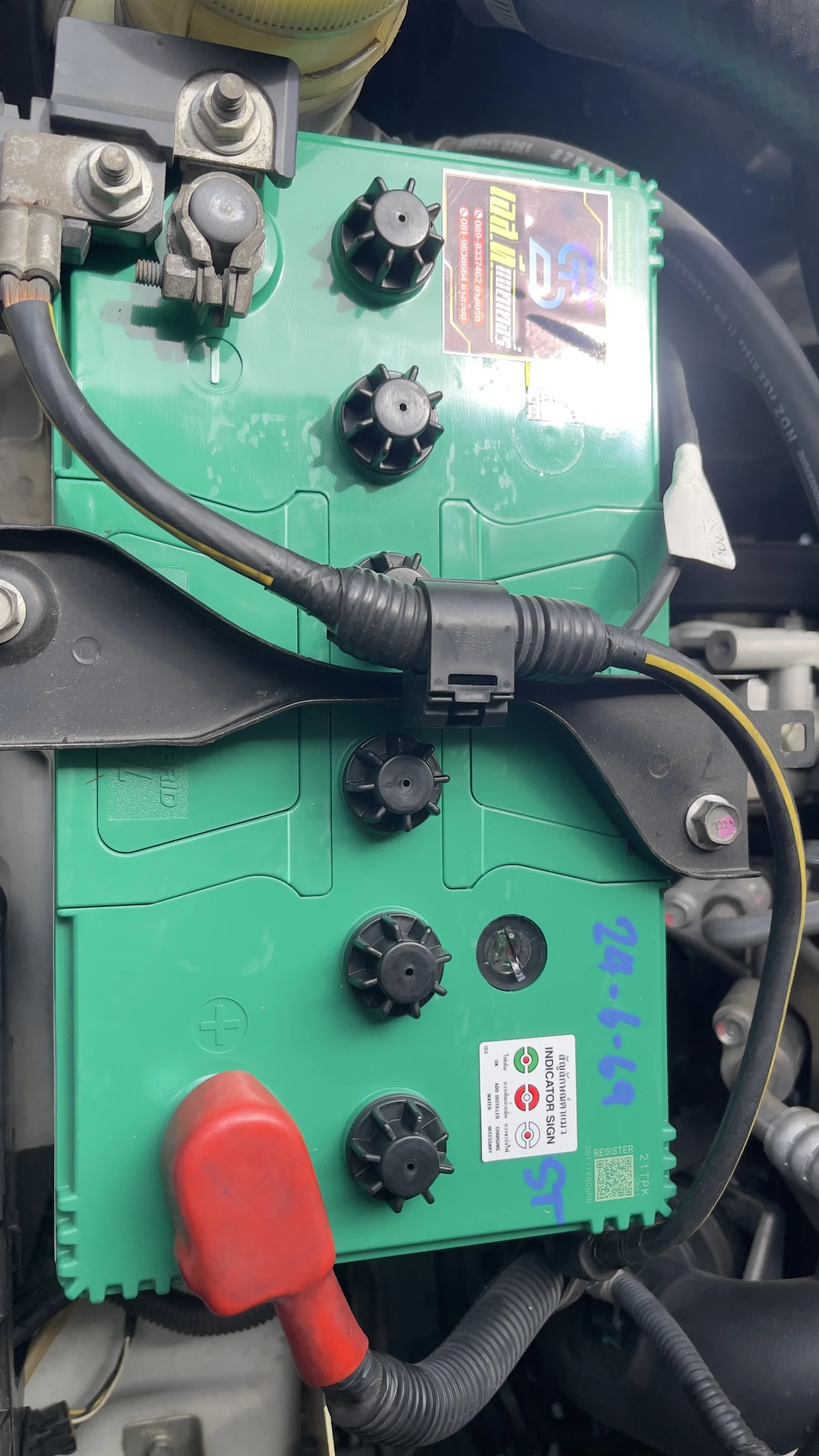 ติดตั้งแบตเตอรี่ FB F135L รถ ISUZU D-Max Blue Power 1.9, 3.0 ที่ หมู่บ้านตระกูลทอง โดย เอส.ที.แบตเตอรี่ ศรีราชา ชลบุรี